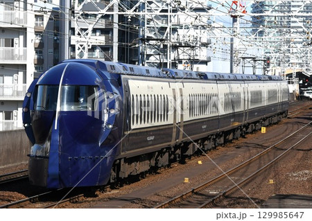 関西空港へ向けて南海本線をゆく南海電気鉄道50000系 129985647