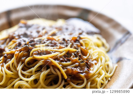 光芒に映える美味しいパスタ料理素材 129985890