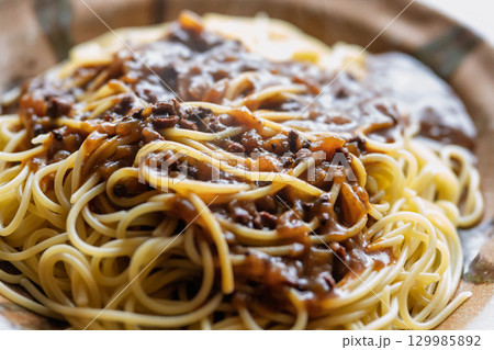 光芒に映える美味しいパスタ料理素材 129985892