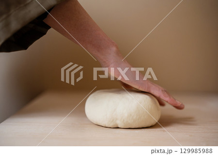 手打ちうどん　生地作り 129985988