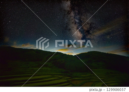 棚田の夜景イメージ 129986037