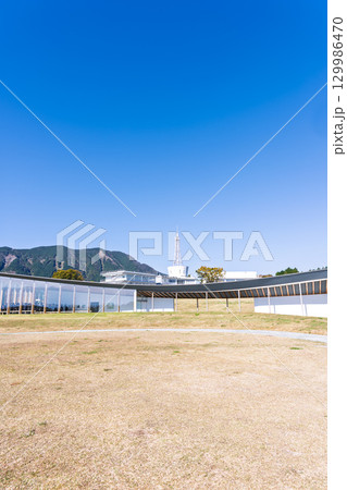 「麦わらの一味ヒノ国復興編」のロビン像が設置されている「旧東海大学阿蘇キャンパス」周辺風景 129986470