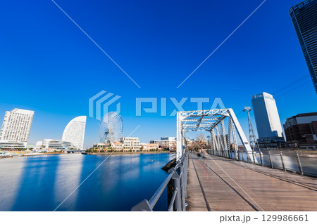 横浜　汽車道を歩いて新港エリアへ 129986661