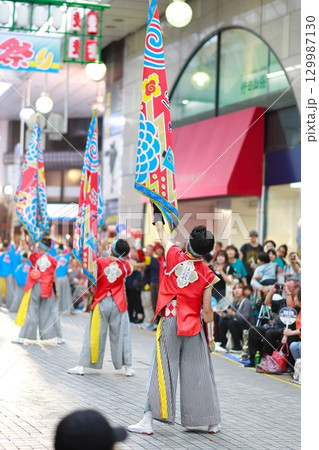 帯屋町で踊るよさこい祭り 129987130