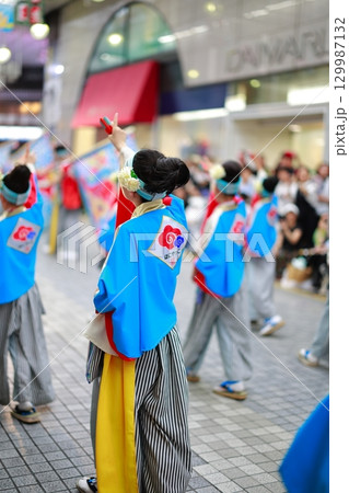 帯屋町で踊るよさこい祭り 129987132