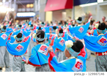 帯屋町で踊るよさこい祭り 帯屋町で踊るよさこい祭り 129987146