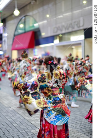 帯屋町で踊るよさこい祭り 129987159