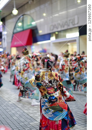 帯屋町で踊るよさこい祭り 帯屋町で踊るよさこい祭り 129987160