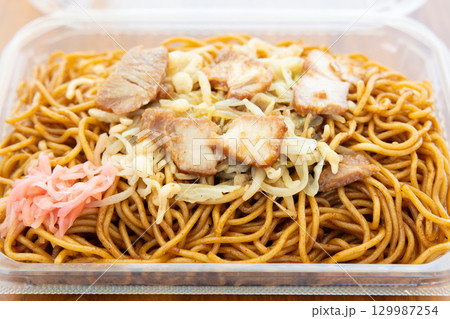 おいしい屋台風ソース焼きそば おいしい屋台風ソース焼きそば 129987254