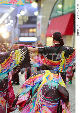 帯屋町で踊るよさこい祭り 帯屋町で踊るよさこい祭り 129987386