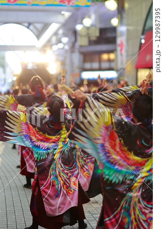 帯屋町で踊るよさこい祭り 帯屋町で踊るよさこい祭り 129987395