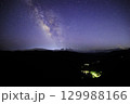《愛媛県 翠波高原》 翠波高原展望台からの天の川、星空 129988166