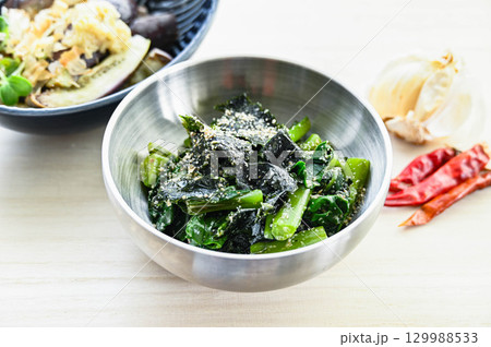 ツルムラサキのナムル作り 129988533