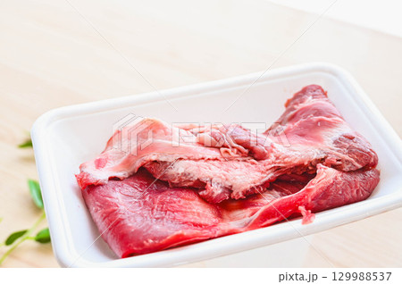 牛すじ肉 129988537