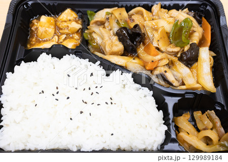 美味しい肉野菜炒め中華料理弁当 129989184