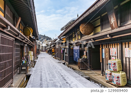 飛騨高山　雪　町並み 129989400