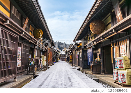 飛騨高山 雪 町並み 飛騨高山 雪 町並み 129989401