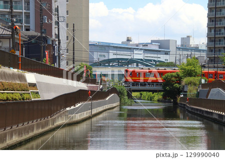 北十間川を渡る引退した東武亀戸線8000系赤色（最終／回送列車） 129990040