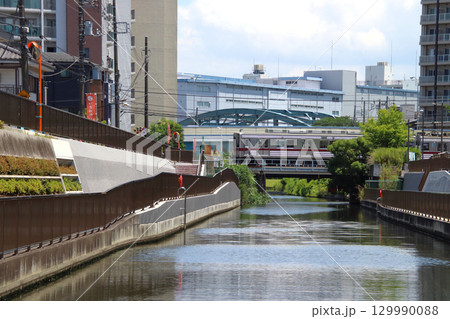 北十間川を渡る東武亀戸線10050系電車（東京都江東区） 129990088