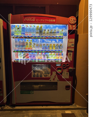 ノスタルジックな自動販売機 129990473
