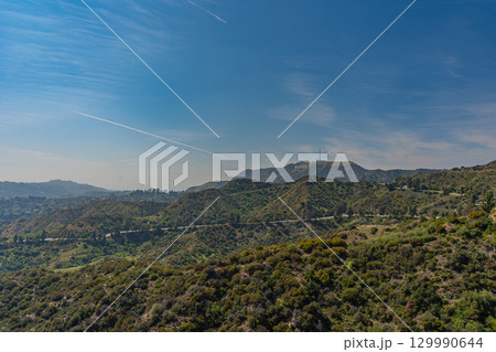 アメリカ　グリフィス天文台から望むロサンゼルスのハリウッドの風景 129990644