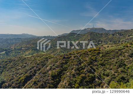アメリカ　グリフィス天文台から望むロサンゼルスのハリウッドの風景 129990646