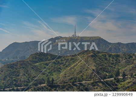 アメリカ　グリフィス天文台から望むロサンゼルスのハリウッドの風景 129990649