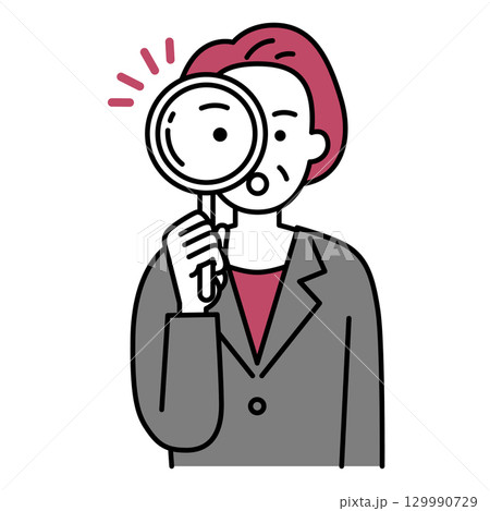 虫眼鏡を覗く中年のスーツの女性 129990729