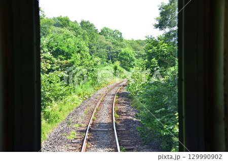 JR北海道、根室本線の厚床駅から浜中駅までの車窓風景 JR北海道、根室本線の厚床駅から浜中駅までの車窓風景 129990902