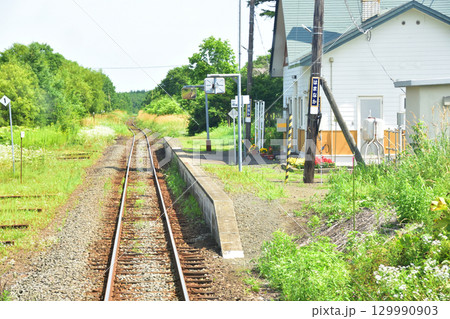 JR北海道、根室本線の厚床駅から浜中駅までの車窓風景 129990903
