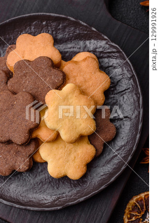 Sweet crispy biscuit with cocoa flavor, baking at home. Biscuit as a dessert Sweet crispy biscuit with cocoa flavor, baking at home. Biscuit as a dessert 129991926