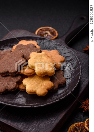 Sweet crispy biscuit with cocoa flavor, baking at home. Biscuit as a dessert 129991927