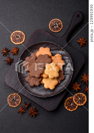 Sweet crispy biscuit with cocoa flavor, baking at home. Biscuit as a dessert 129991930