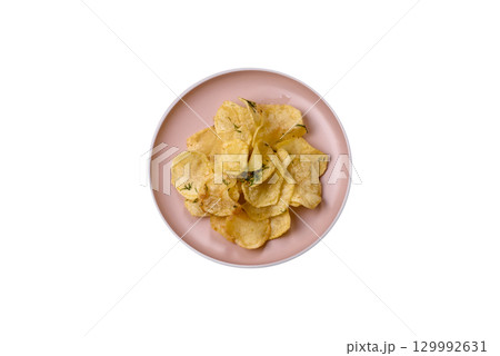 Crisps fried with salt, spices and garlic. Cooked potatoes Crisps fried with salt, spices and garlic. Cooked potatoes 129992631