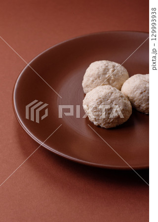 Chicken meatballs, cutlets steamed with salt and spices, a healthy meal 129993938