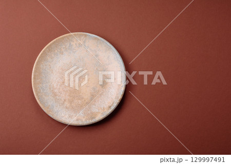 Empty round black plate for food, kitchen utensils on dining table. Empty plate Empty round black plate for food, kitchen utensils on dining table. Empty plate 129997491