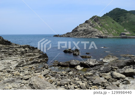 庄内海岸の岩場風景 庄内海岸の岩場風景 129998440