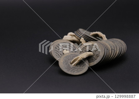 古銭の寛永通宝　江戸時代の貨幣通貨 129998887