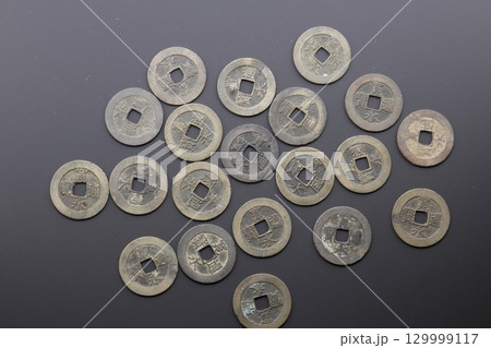 古銭の寛永通宝 江戸時代の貨幣通貨 古銭の寛永通宝 江戸時代の貨幣通貨 129999117