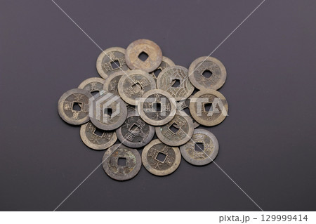 古銭の寛永通宝　江戸時代の貨幣通貨 129999414