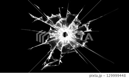 黒背景に映える白い銃弾痕 ガラスが砕けた瞬間の表現 黒背景に映える白い銃弾痕 ガラスが砕けた瞬間の表現 129999448