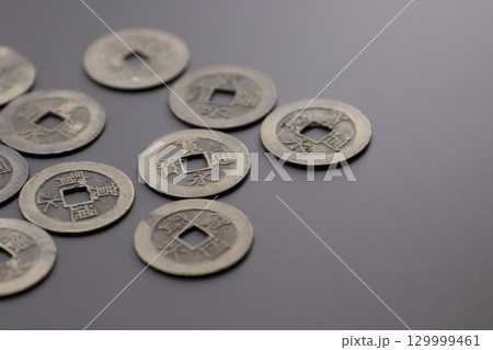 古銭の寛永通宝　江戸時代の貨幣通貨 129999461