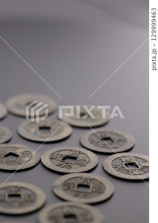 古銭の寛永通宝 江戸時代の貨幣通貨 古銭の寛永通宝 江戸時代の貨幣通貨 129999463