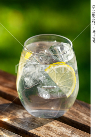glass of water with ice and lemon 129999545