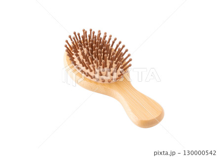透明背景（png）に竹製のヘアブラシ 130000542