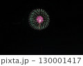 夏の夜空に咲く花火 130001417