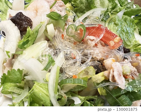 美味しそうなヤム・ウン・セン、タイ料理 130001875