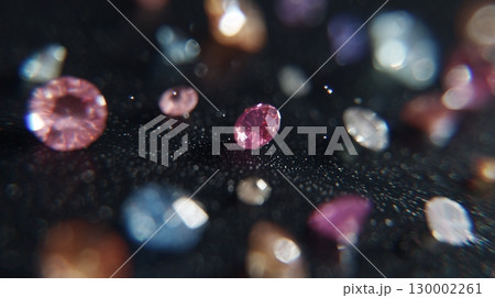 黒背景に輝く多色の宝石のマクロ撮影 130002261