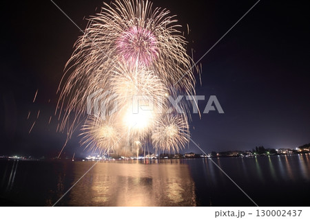 夏の夜空を彩る花火 130002437