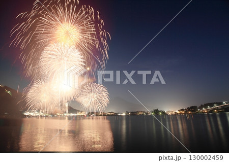 夏の夜空を彩る花火 130002459